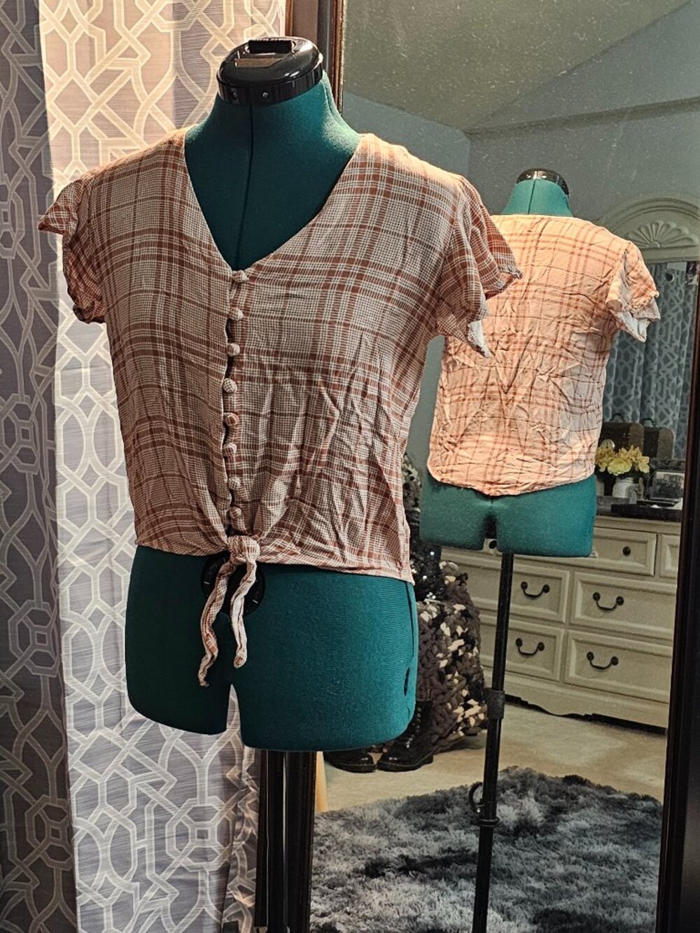 Sim & Sam Plaid Button‑Front Tie‑Hem Top – Size M